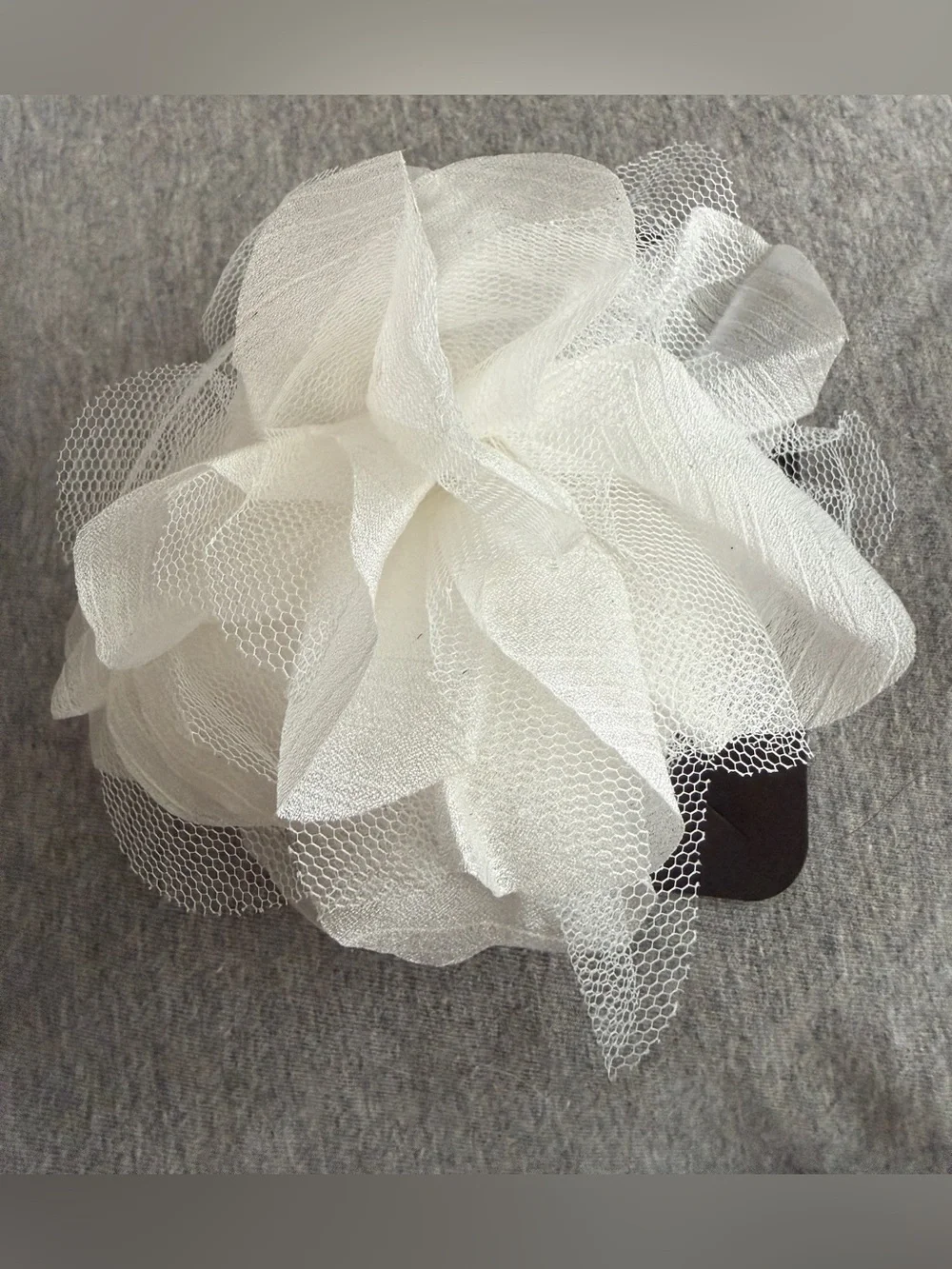 Elegant White Floral Mesh Hair Clip - Women Accessories
